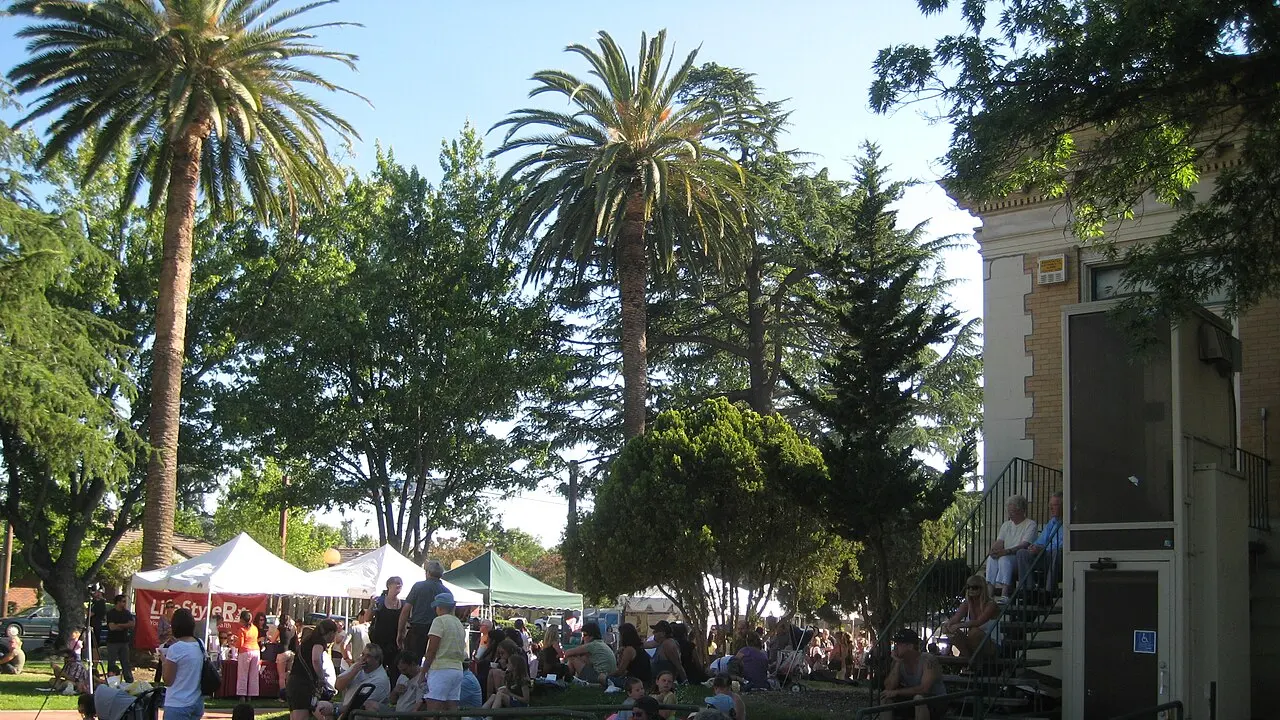 Livermore's Farmer's Market at Carnegie Park