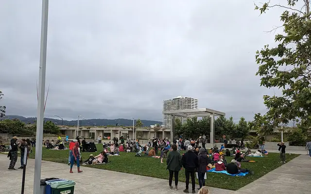 An outdoor concert on a Friday evening in a courtyard at Oakland Museum of California in Oakland, California, United States. Background information here: [1]