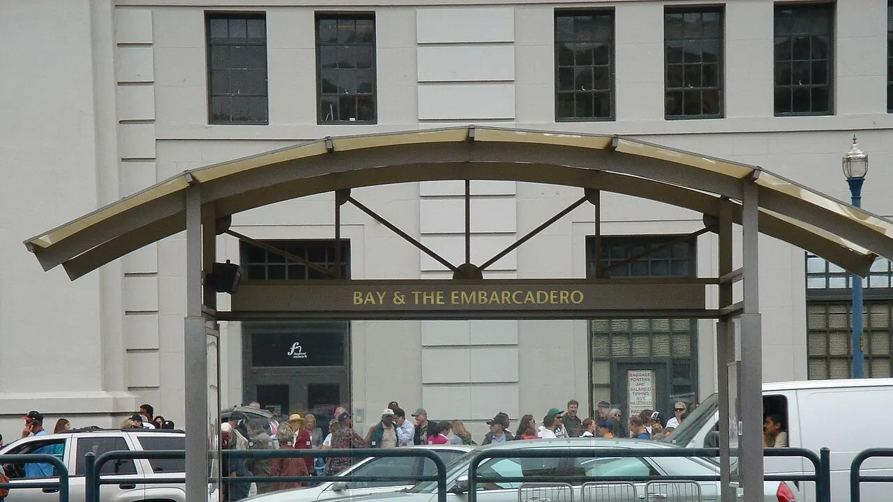 F Market & Wharves Bay and The Embarcadero station