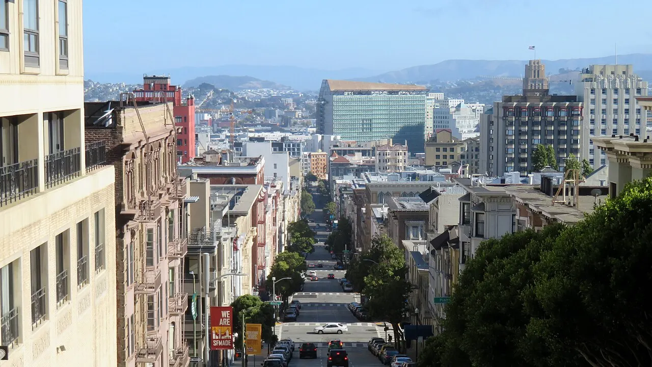 View down Jones Street from Nob Hill to the Tenderloin in August 2020