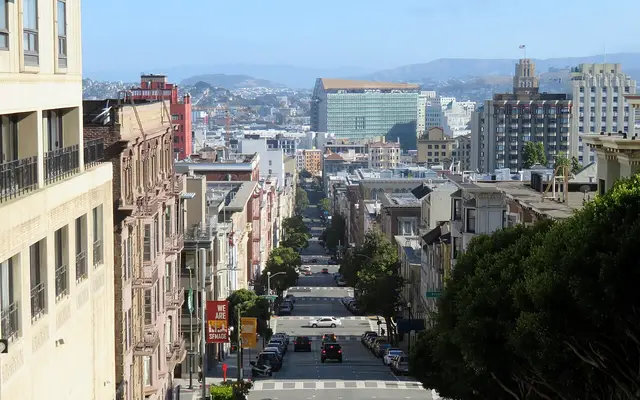 View down Jones Street from Nob Hill to the Tenderloin in August 2020