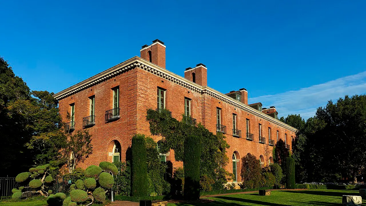 Filoli mansion - backyard view